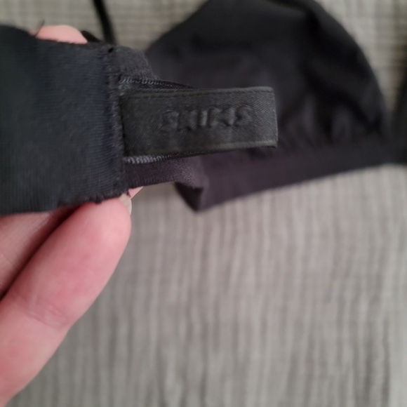 Black triangle bralette - Picture 2 of 6